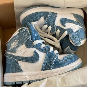 Jordan 1 Retro High OG (td) size 5C toddlers color blue and white. Worn once.